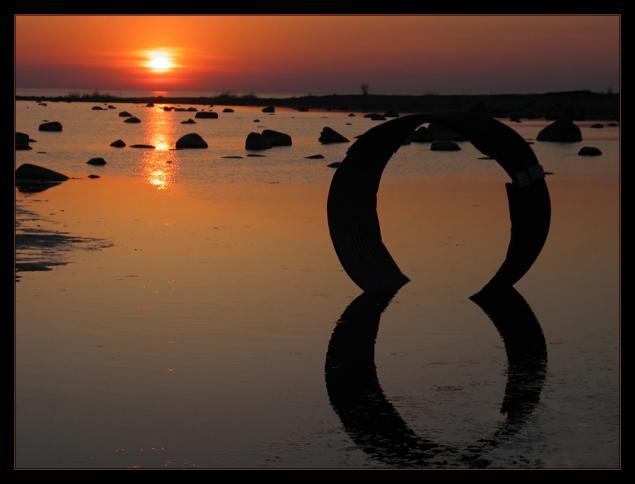 Αυτός είναι ο λόγος για τον οποίο στην αστρολογία ο αριθμός 8 συμβολίζει τον πλανήτη Κρόνος, ο οποίος ονομάζεται επίσης πλανήτης του Πεπρωμένου