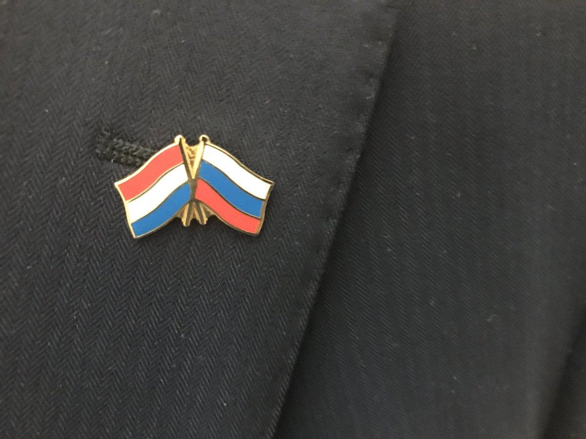 В Нидерландах родственники погибших в катастрофе МН17 требуют извинений за ношение российско-нидерландского значка от лидера праворадикальной партии